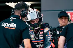 Bezzecchi sfida il dolore a Silverstone, gli arriva anche una multa: cosa è successo
