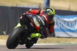 Paura a Thruxton: Cook si tocca e sbatte sul rettilineo, Ryde fa tredici