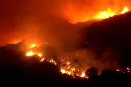 Emergenza senza tregua: incendi e caldo estremo paralizzano gare e raduni di moto