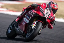 Superbike FP1 Magny-Cours: "solito noto" al comando, Bulega verso il match point?