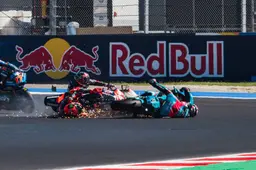 Strike Moto2 alla prima curva, la bacchettata: "Non sei Marc Marquez"