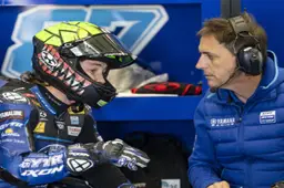SBK, what a story: Remy Gardner finishes Race 1 in the points with a broken hand!