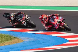 Marquez osa con la gomma, Bezzecchi ha sbagliato scelta? Le spiegazioni dei piloti