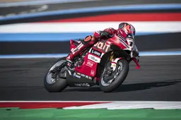 Superbike Magny-Cours, FP2: Ducati dominante, Montella punta Bulega. Segnali da Honda