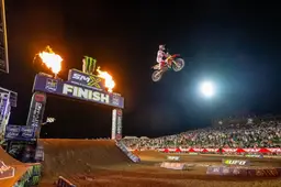 Jorge Prado che serata: Mondiale Supercross e un milione di premio in una gara sola