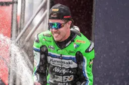 Supersport Jerez, doppietta Kawasaki nel giorno dell'addio: Alcoba vince, paura per Arenas