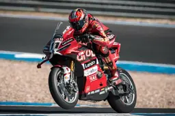 SBK Estoril: Gara 1 Bulega solita musica, il ragazzino resiste alla corazzata