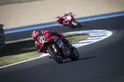 SBK Estoril, Race 2: Bulega Takes It All, Surra Is Getting the Hang of It, Bautista Desperate