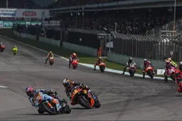 Everyone heads to Qatar: the riders’ united front crumbles amid U-turns and threats