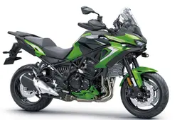 Kawasaki Versys 900 2027 tutta nuova: arrivano radar e telaio inedito, ecco quanto costa