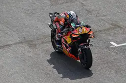 MotoGP Malaysia: Alex Marquez makes a mistake, Acosta wins the Sprint. Updated riders’ standings