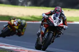 Scott Redding sei matto! Con una rimonta formidabile tiene aperto il British Superbike