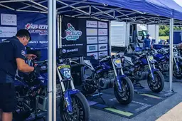 Il gazebo nel paddock del motocross: la base operativa che in gara non si vede