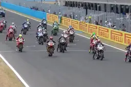 SBK Jerez: Bulega vince gara 2 e se ne va, gli avversari non vedevano l'ora