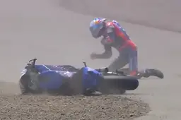 Highside da paura e denti stretti: Toprak si lussa la spalla, ma riparte per le qualifiche!