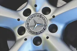 Mercedes Benz start blockchain pilot met Circulor