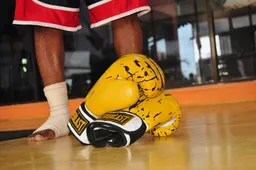 Voormalig bokskampioen Wladimir Klitschko lanceert NFT's om zijn land te helpen