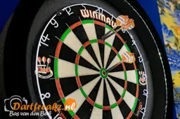 Algemeen dartbord op een dartbaan 57190