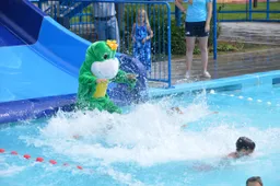 pn19062020 zwembad waterlelie glijbaan14