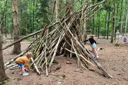 Reest Hutten bouwen - Amber de Jong