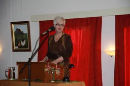 Linde Theaterschuur Aagje Blink achter katheder