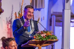 Installatie-burgemeester-Leo-Pieter-Stoel-Foto-Gewoan-Dwaan-Douwe-Bijlsma-4-768x479