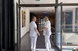 20250922_verpleegkundigen_omkijken_gang_sanne_van_doorne_sandra_van_munster