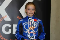 Demi Beuvink pakt grote beker  podium in de kartsport