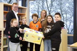 260107 Foto basisschool De Banier overhandiging leskist