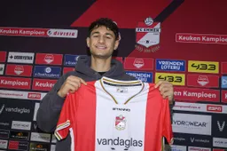 PERSBERICHT FC Emmen versterkt zich met Alessandro Hojabrpour - foto Cor Lasker