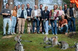 Directeuren NVD dierentuinen tijdens symbolisch boomplant moment - credits Joris Visser