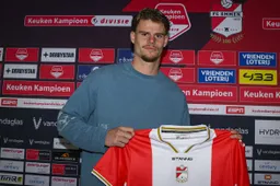 PERSBERICHT FC Emmen huurt Sam Karssies van FC Twente foto Cor Lasker  FC Emmen