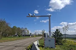 Focusfliser aan de Kanaalweg-West in Made