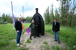 Opening Natuurtoilet Biesbosch, vlnr wethouder Patrick Akkermans, Cynthia van 't Hoff (Staatsbosbeheer) en Ivo Thonon (MDL Fonds) - Foto Gerard van Vugt