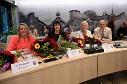 Zojuist geïnstalleerd als wethouder - Roxanne Pruijsers, Danique Hoeve, Wilma Alink en Luc Rullens