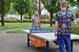 Foto Tafeltennistafel Stichting van het Kind op woonzorgpark De Boldershof dd 11-5-26 - kopie
