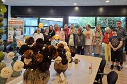 Groepsfoto opening expositie met de burgemeester en onze directeur - kopie