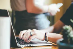 janeb13-computer-1185637_1920