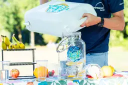 water-schenken-in-kan-foto-ted-walker