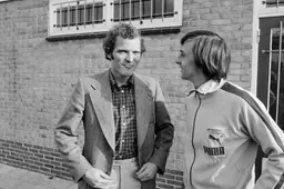 780328 6113 186 187 Willy van de kerkhof en Johan Cruijff in Geldrop