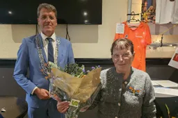 250919 Foto bij persbericht Lintje voor mevrouw Anneke Jansen-Benes - fotograaf Bennie Wolbers