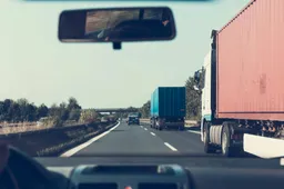 vrachtwagen-pexels-markusspiske-172074