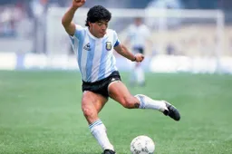 Een ode aan Diego Armando Maradona: hoe Pluisje de wereld veroverde met zijn magische voeten