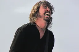 Dave Grohl maakt vette theme song voor 10-jarige drummer