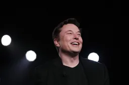 Tesla opent een spectaculaire 24-uurs drive-in en bioscoop in Hollywood