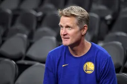 Basketbalcoach Steve Kerr maakt indrukwekkend statement over schoolshooting in Amerika