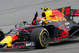 Max Verstappen showt design nieuwe helm voor seizoen 2019