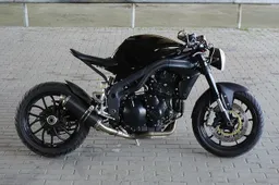 Deze super agressieve Triumph Speed Triple trekt de straatstenen onder je kont vandaan