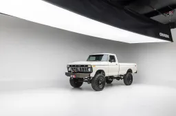 Deze vintage Ford F250 is verbouwd tot moderne offroad-truck