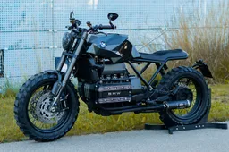 Deze BMW K100 café racer is gebaseerd op een Stealth Fighter Jet